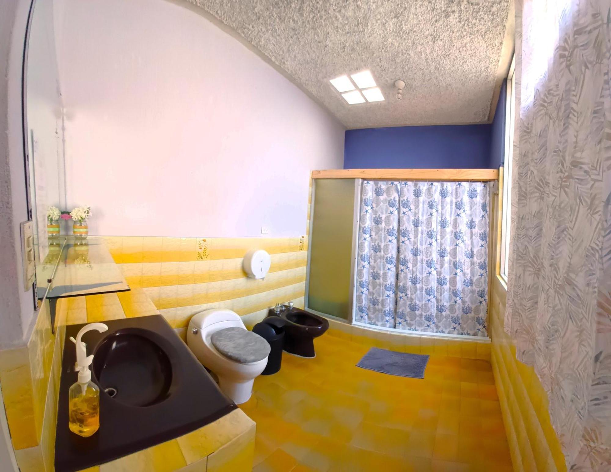 Hostal De Lucca Guatemala City Exterior photo