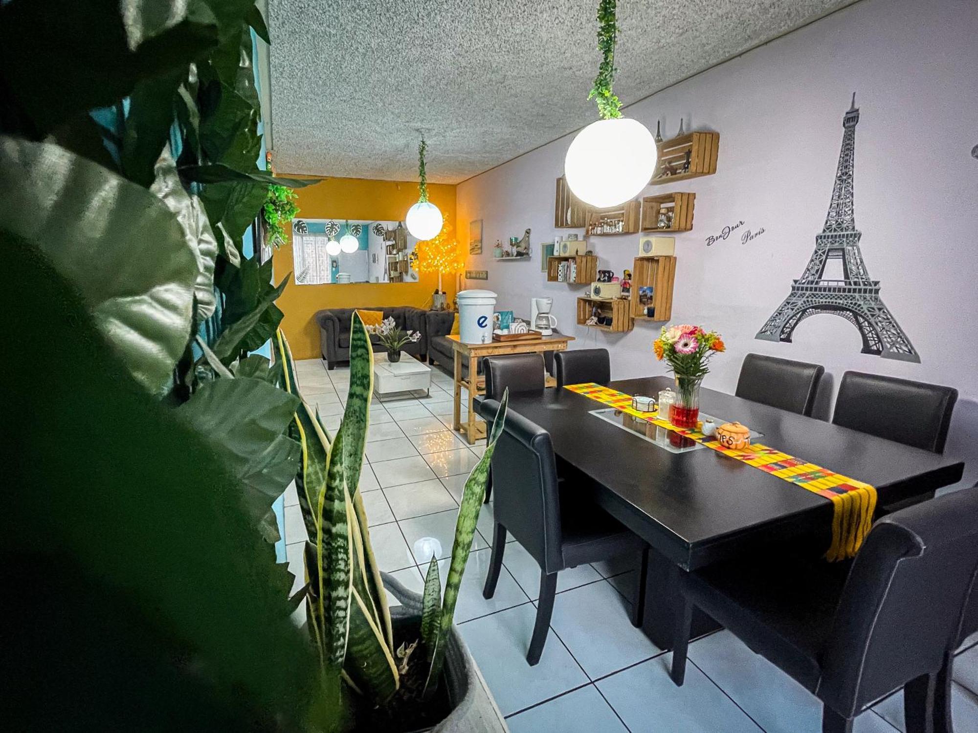 Hostal De Lucca Guatemala City Exterior photo